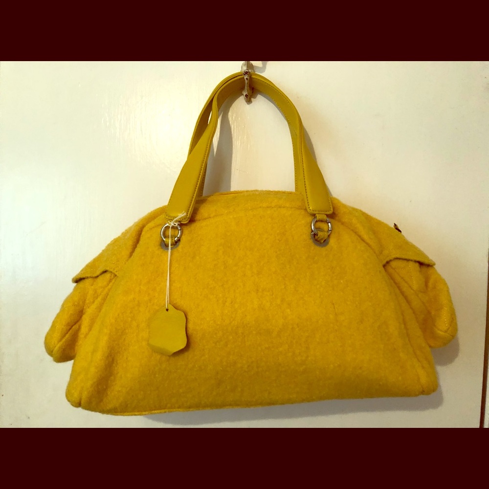 Super cute wool and leather bag. Duke & Duchess